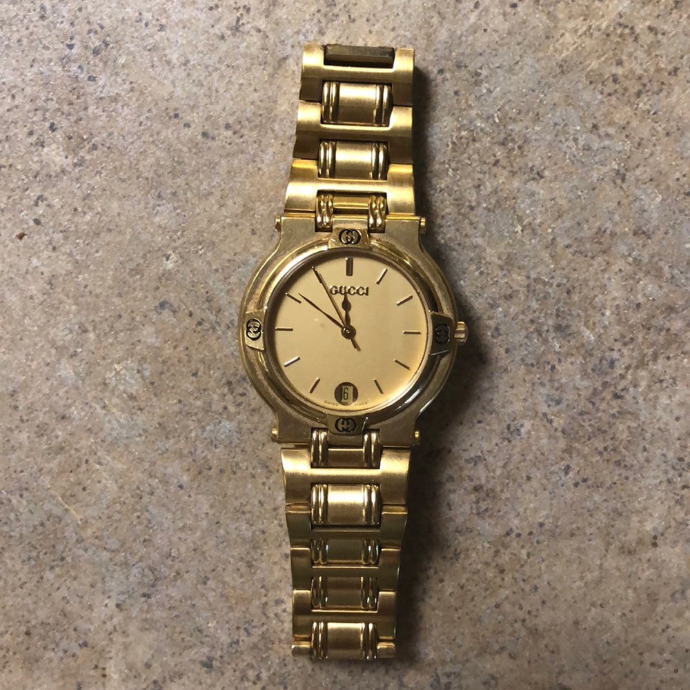 Gucci gold watch, needs a new battery!